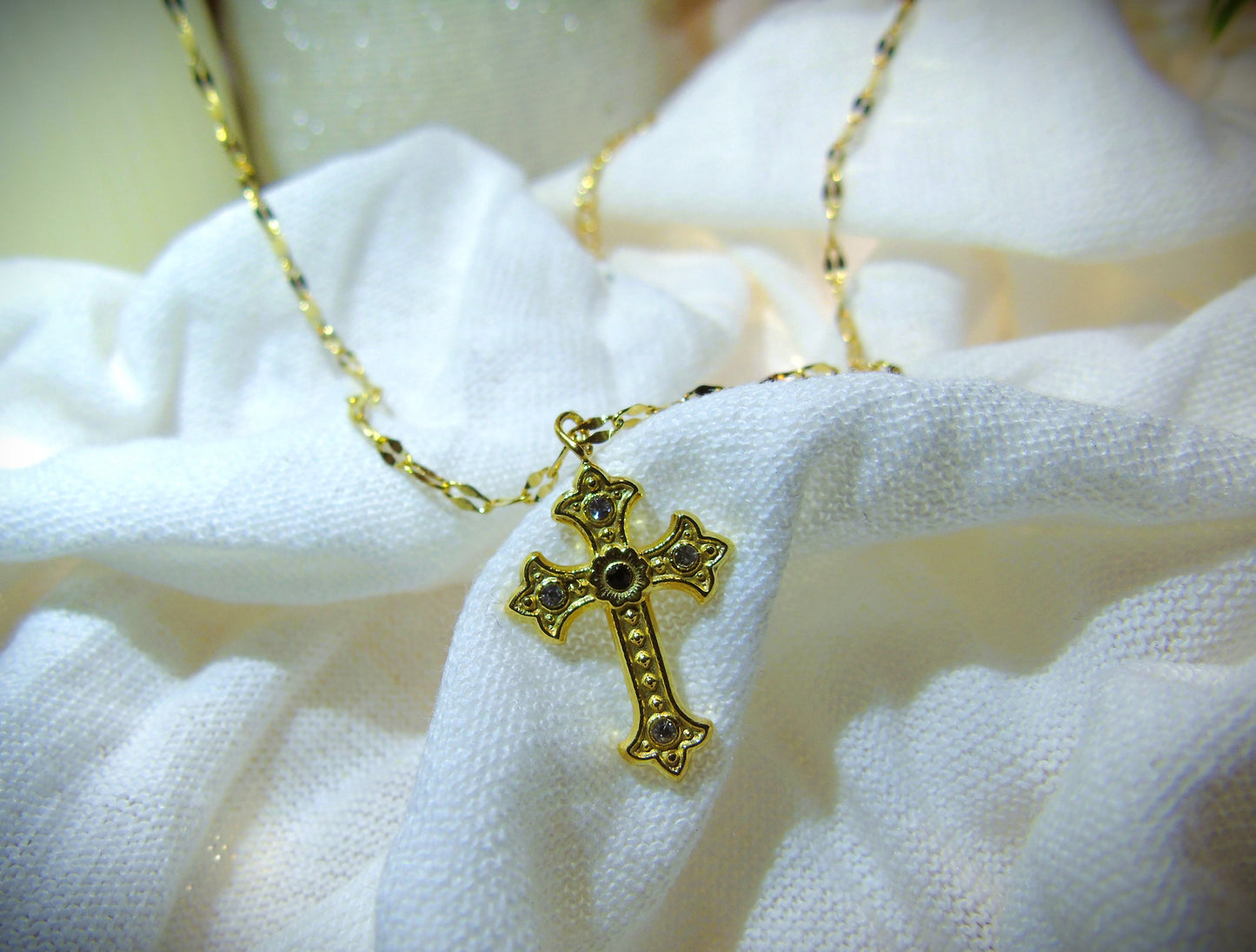 Collier Croix Éclatante