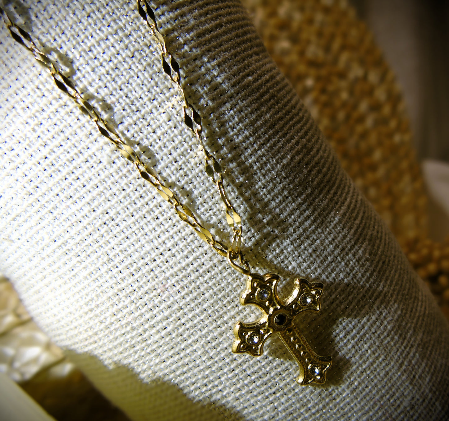 Collier Croix Éclatante