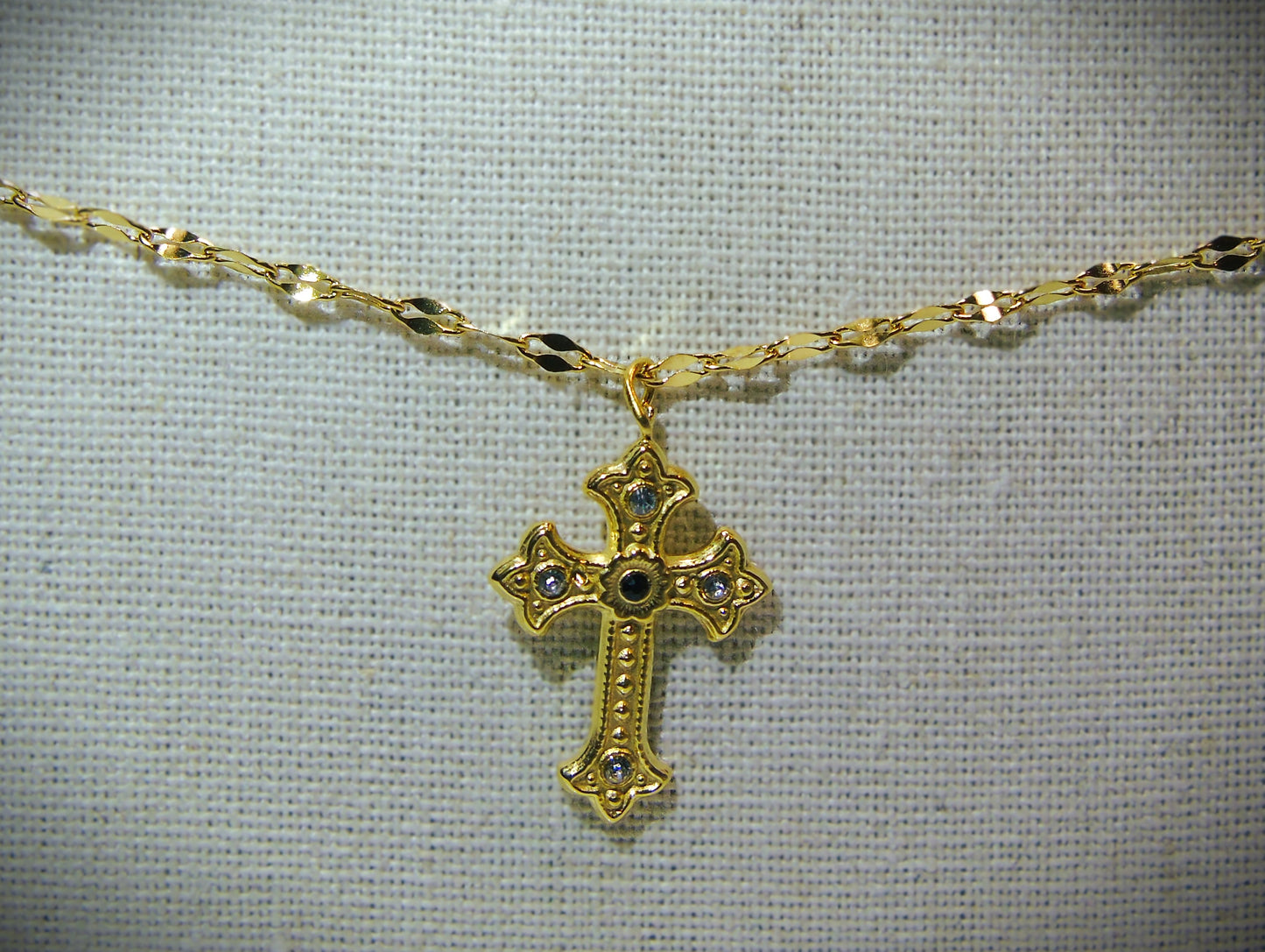 Collier Croix Éclatante