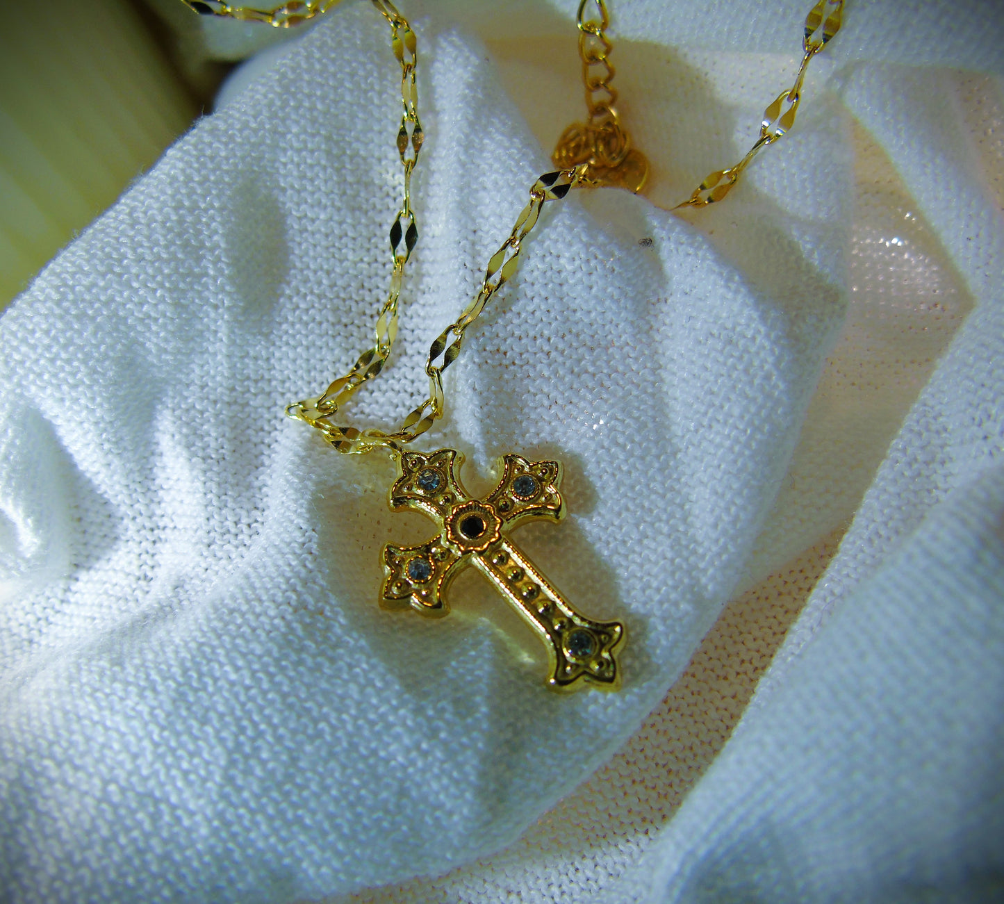 Collier Croix Éclatante